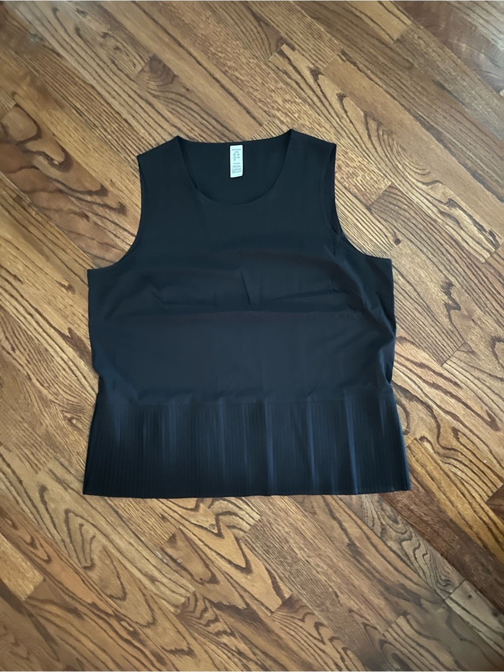 SPANX Black Sleeveless Pleated-Hem Tank